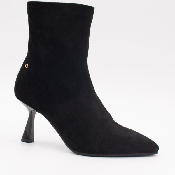 Una Healy A Fire Love